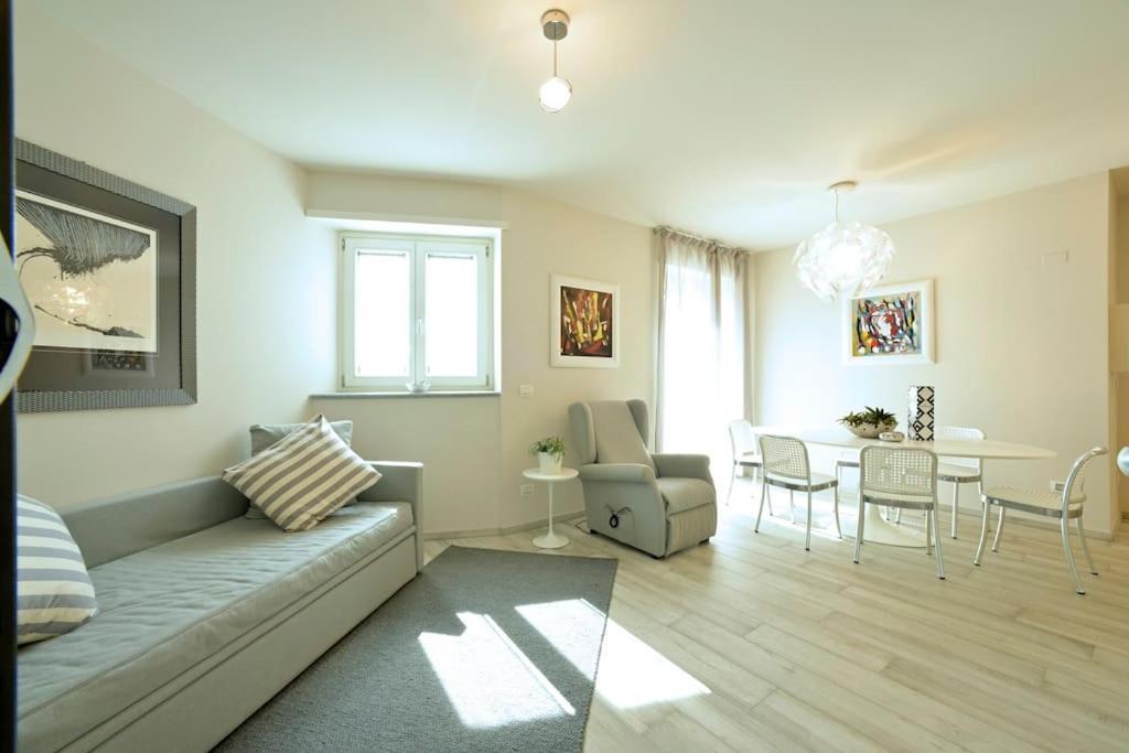 Luxury Apartament Con Garage Vista Mare Alassio Per 6 Persone المظهر الخارجي الصورة