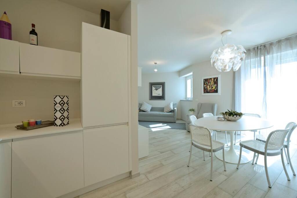Luxury Apartament Con Garage Vista Mare Alassio Per 6 Persone المظهر الخارجي الصورة